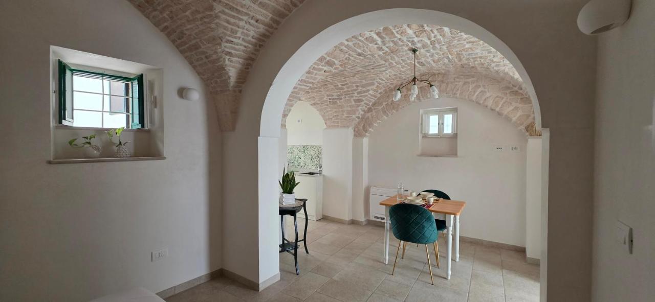 L'arco in pietra del soggiorno